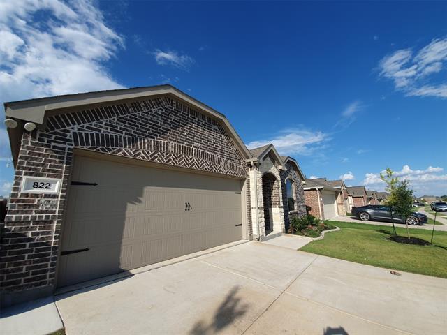 Building Photo - 822 Spruce Ln