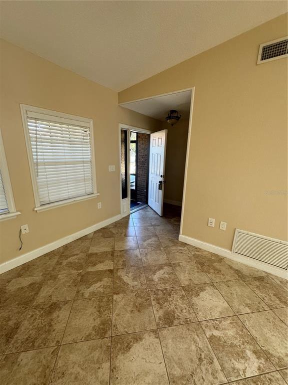 Building Photo - 5666 Tomoka Dr