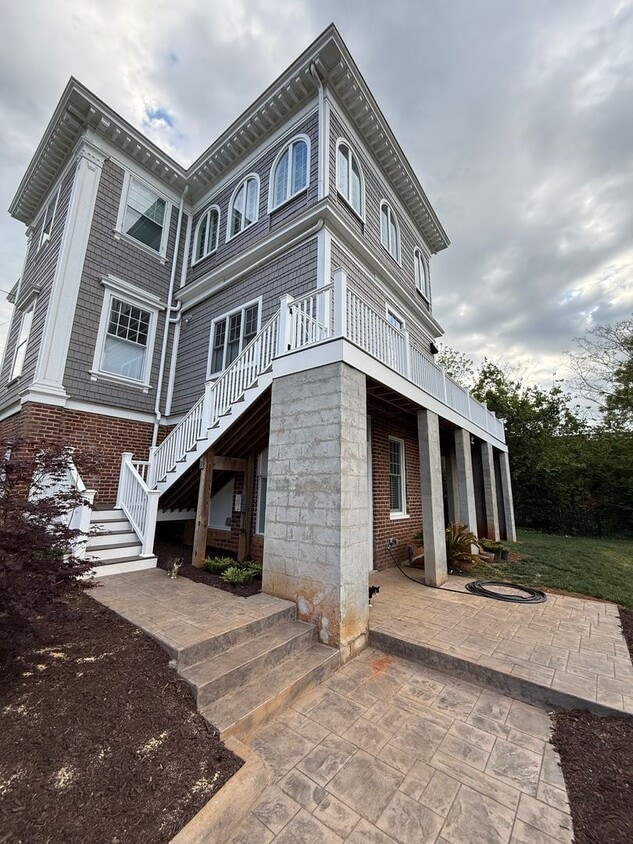 Photo - 2021 Rivermont Ave