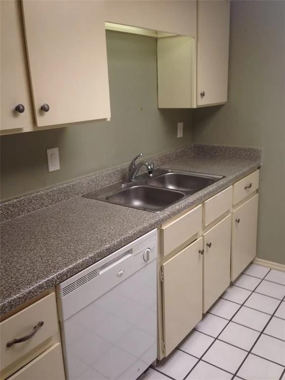 Building Photo - 2401 Leon St