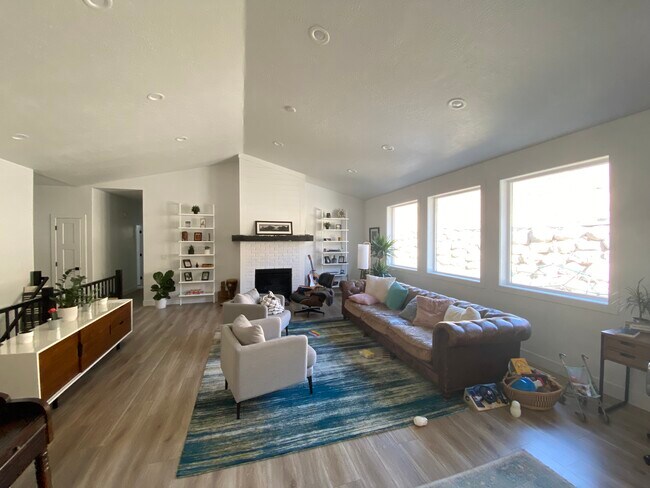 living room - 5444 N Meadow Lark Ln