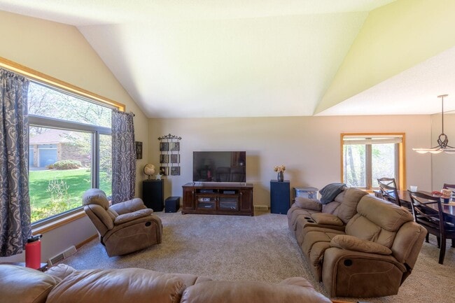 Building Photo - 4 br, 3 bath House - 5999 Highview Place
