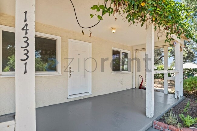 Building Photo - Unit