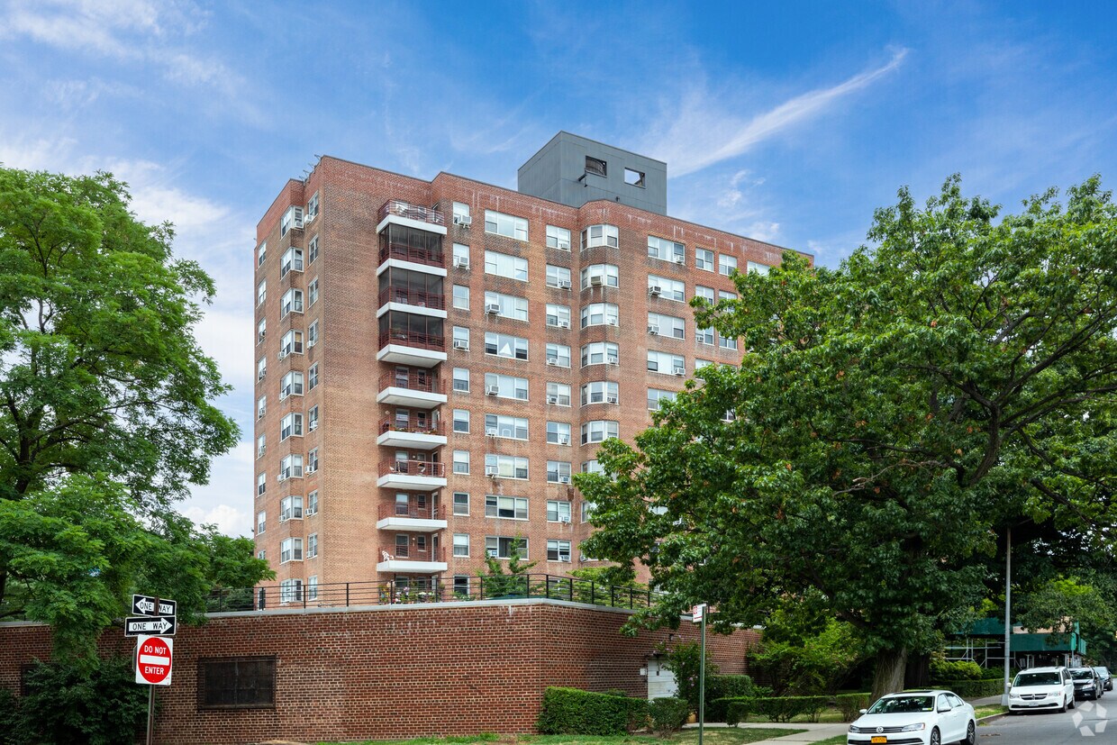 Primary Photo - The Briar Cliff Apartments