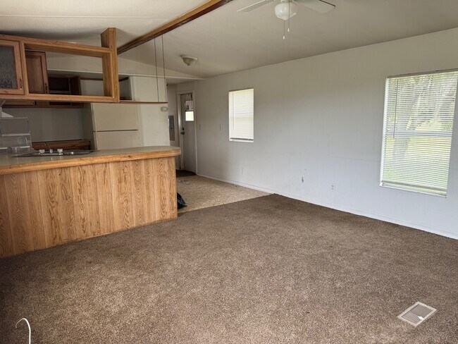 Foto del edificio - 5588 Lake Buffum Rd
