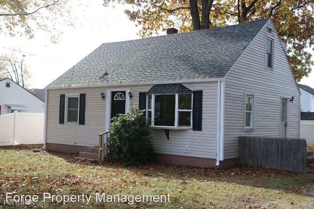 Foto principal - 4 br, 2 bath House - 90 Spear Rd