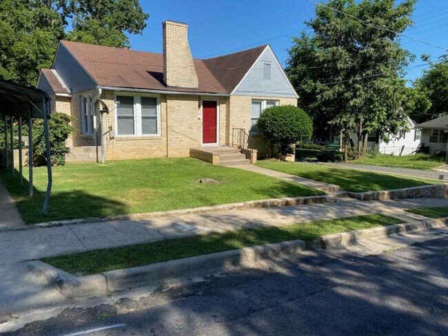 Building Photo - 125 Pinewood