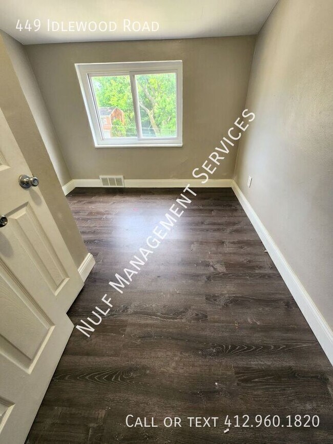 Building Photo - 449 Idlewood Rd
