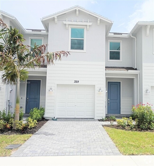 Building Photo - 329 SE Crossoak Ln