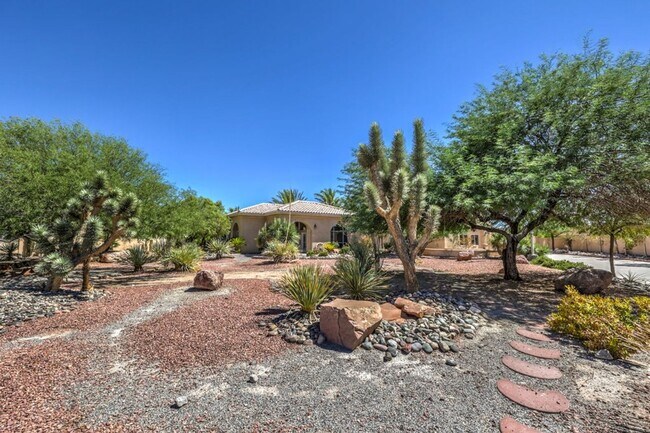 Building Photo - STUNNING FULLY CUSTOM HOME ON 1 ACRE PRIVA...