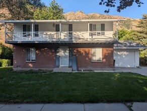 Building Photo - 880 Medoland Dr