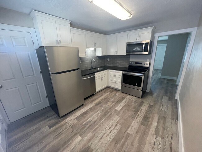 Building Photo - Claybourne Duplex