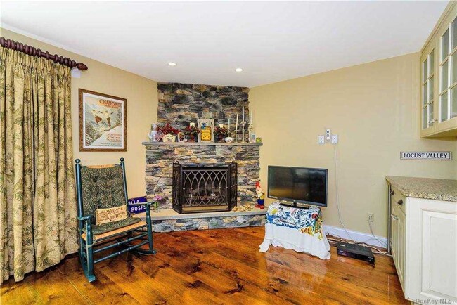 Foto del edificio - 10 Hickory Ln