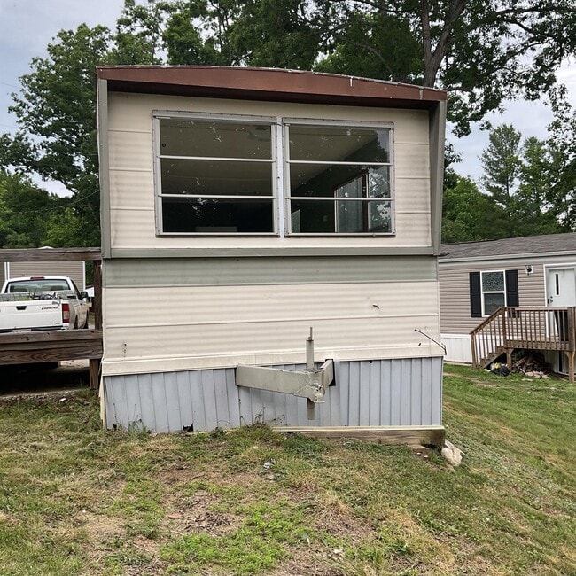 Building Photo - 1075 Sweeten Creek Rd