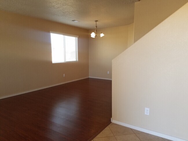 Building Photo - Stunning 5 Bedroom 2 Story Home. Now Avail...