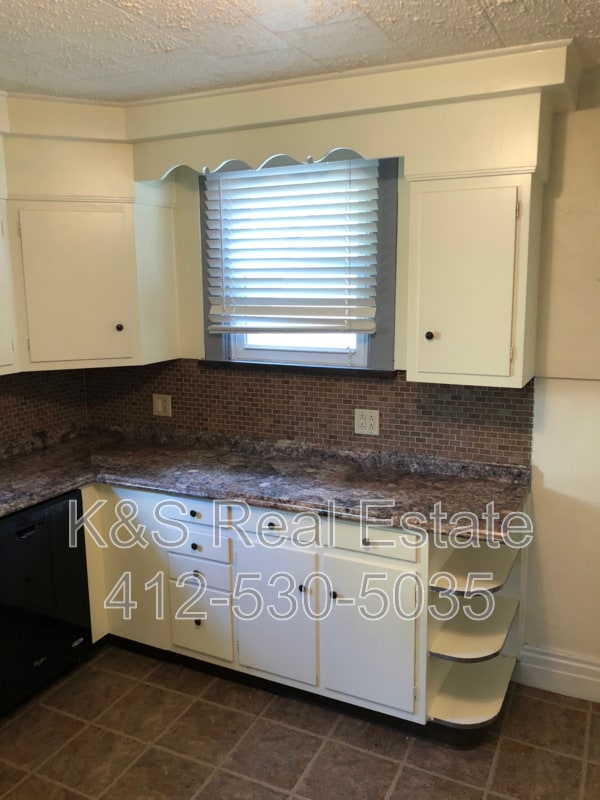 Foto del edificio - 5833 Madison Ave