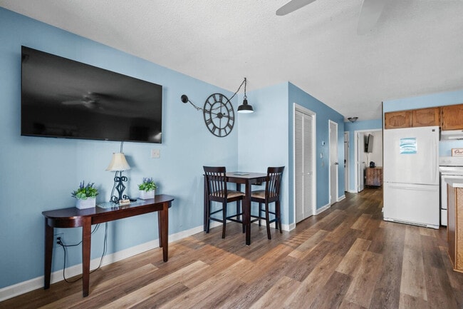 Building Photo - 11 Colony Dr Building Photo - 11 Colony Dr