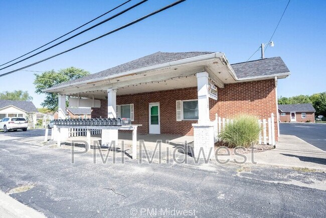 Foto del edificio - 2142 W US Hwy 40