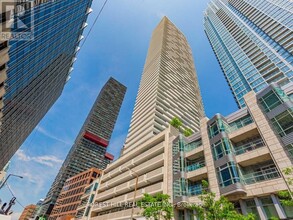 Building Photo - 2221 Yonge St