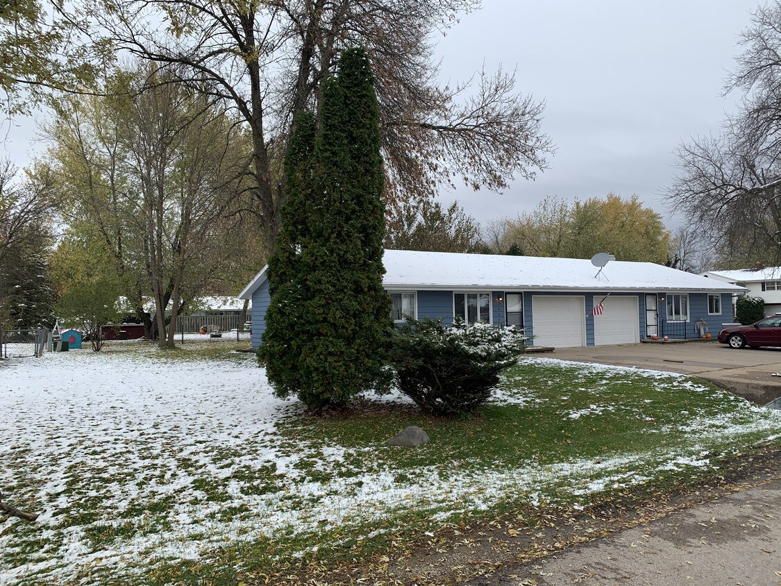 Primary Photo - 3304 W Heritage Ave