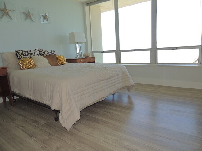 Foto del edificio - 4302 Ocean Dr