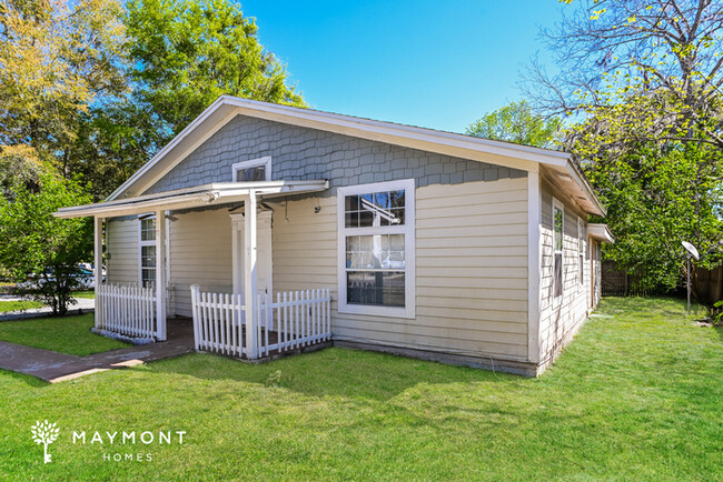 Building Photo - 4-Bedroom Home with Spacious Backyard in J...