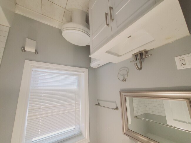 Foto del edificio - 7836 S Jeffery Blvd