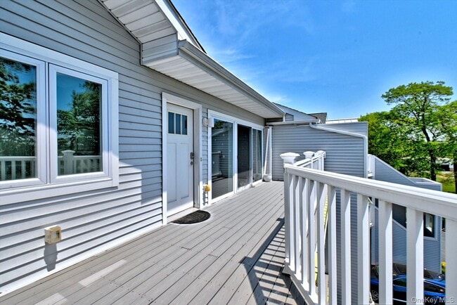 Building Photo - 44 Fox Hill Dr