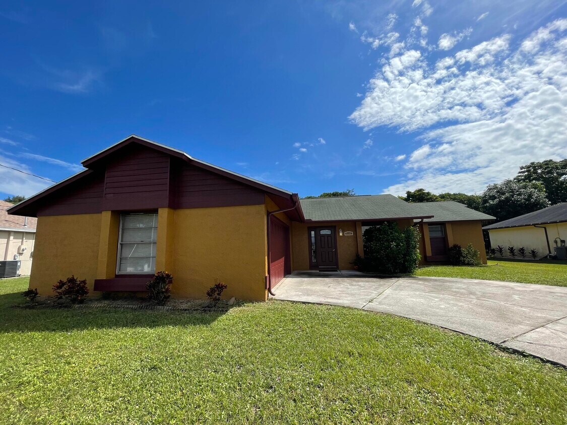 Primary Photo - 2299 SE Monitor St