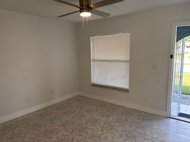 Photo - 662 Marot St House