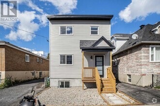 Building Photo - 185-185 Carillon St