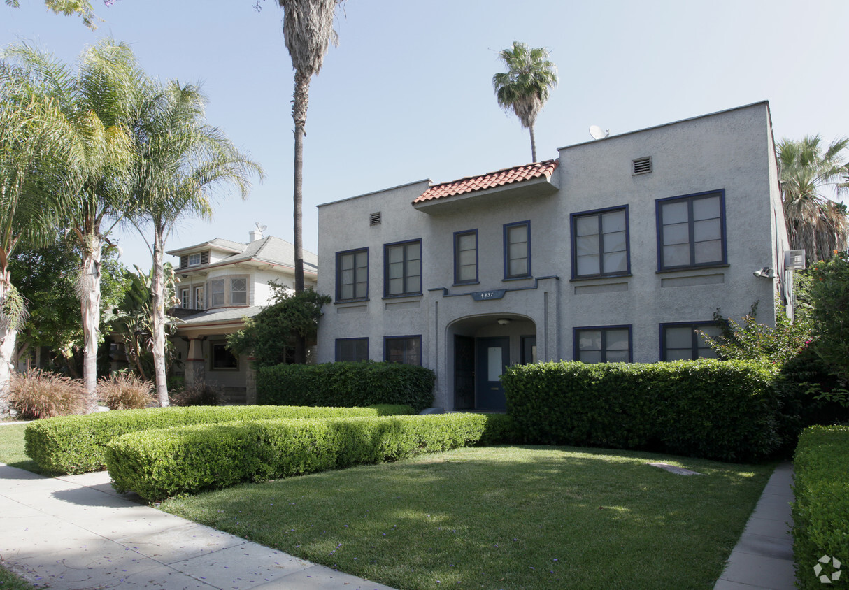 Foto principal - 4437 University Ave