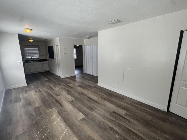 Building Photo - 1711 W Carmen St