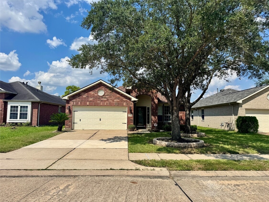 Foto principal - 12905 Meadow Springs Dr