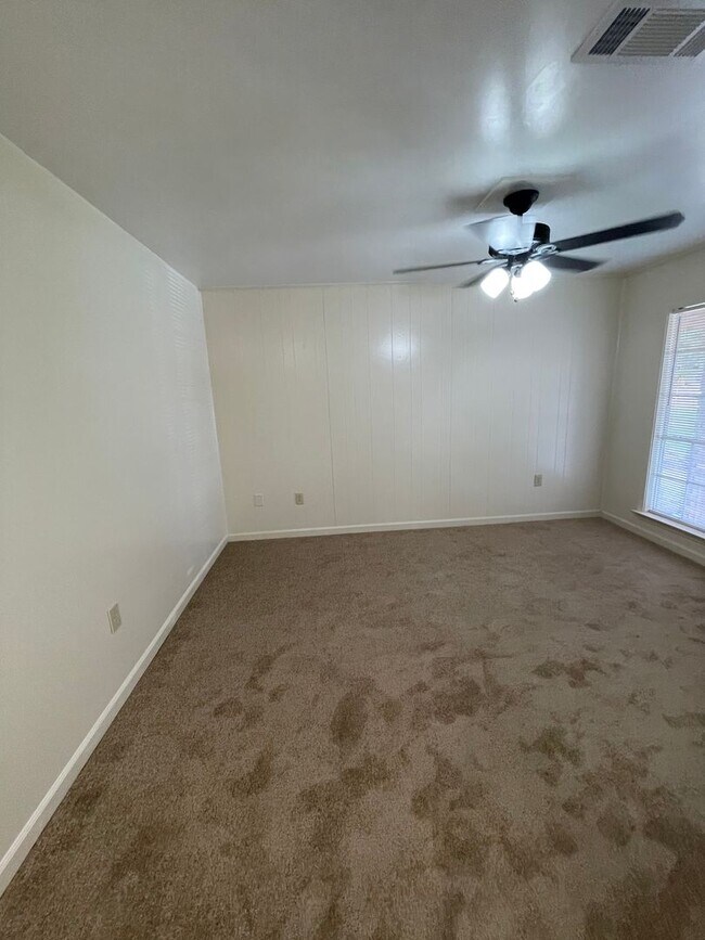 Foto del edificio - 8154-8156 Jefferson Park