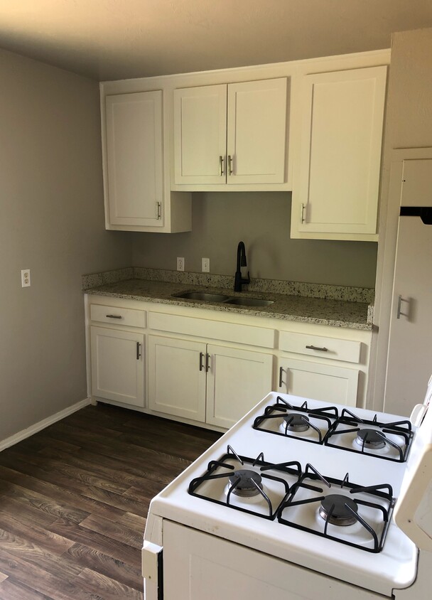 Primary Photo - 3520 N Holman Ct