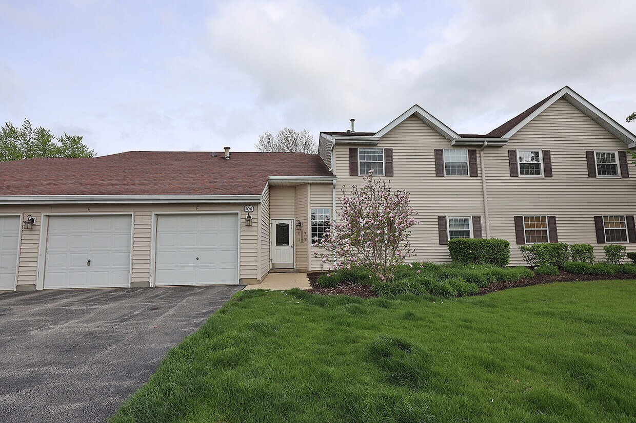 106 Gant Cir Unit E, Streamwood, IL 60107 Condo for Rent in