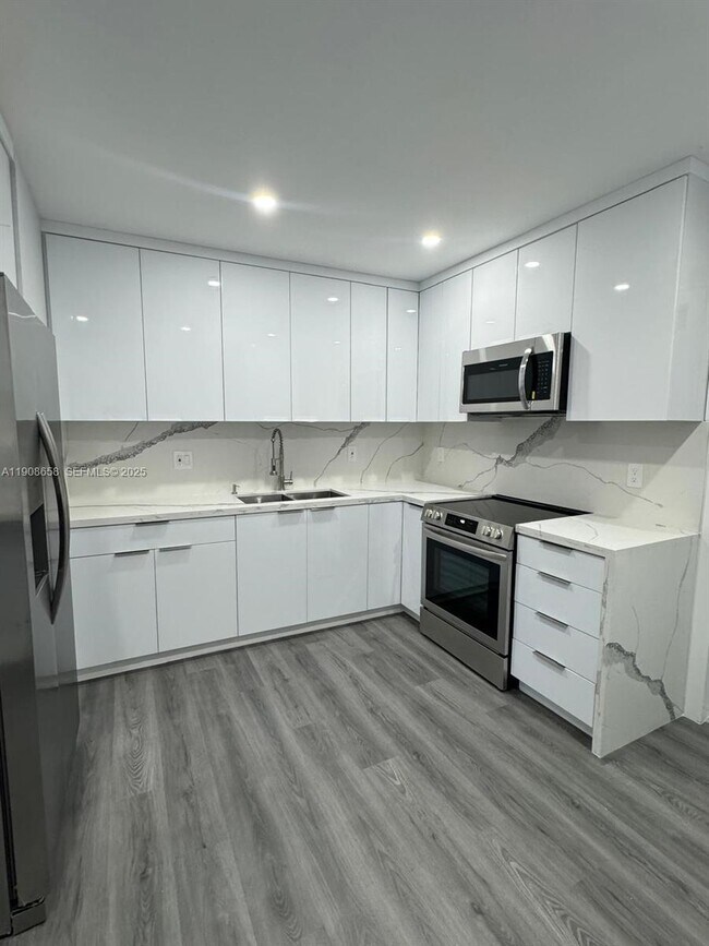 Foto del edificio - 1230 NW 70th St