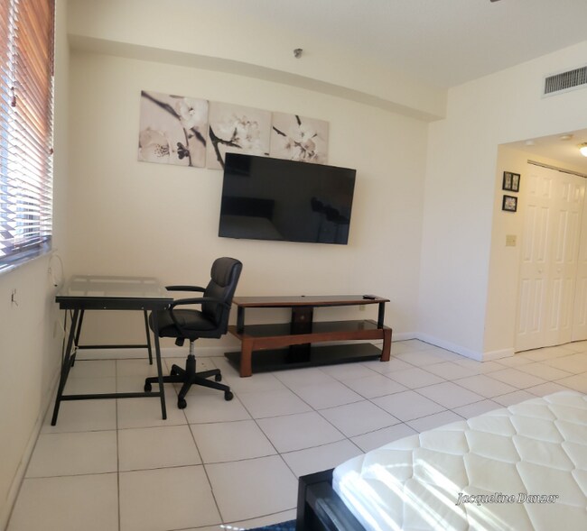 Foto del edificio - 540 Brickell Key Dr