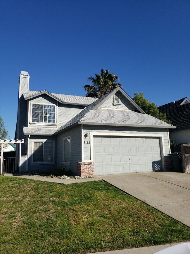 Building Photo - Adorable Spacious 3 Bdrm 3 Bath Home