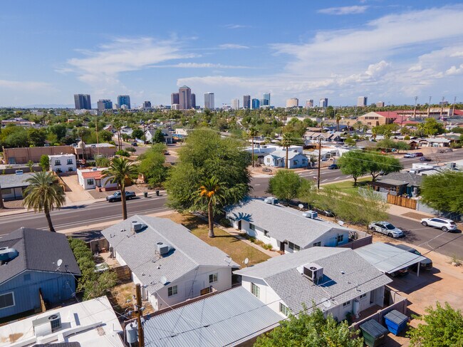Foto del edificio - 12th Street Townhomes