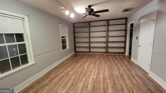 Building Photo - 60 Rosewood Dr