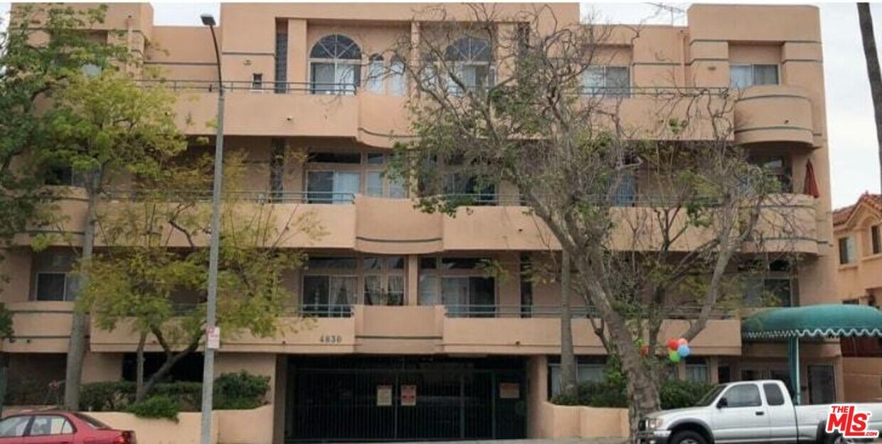 Foto principal - 4830 Elmwood Ave