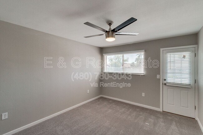 Foto del edificio - 1645 W Baseline Rd