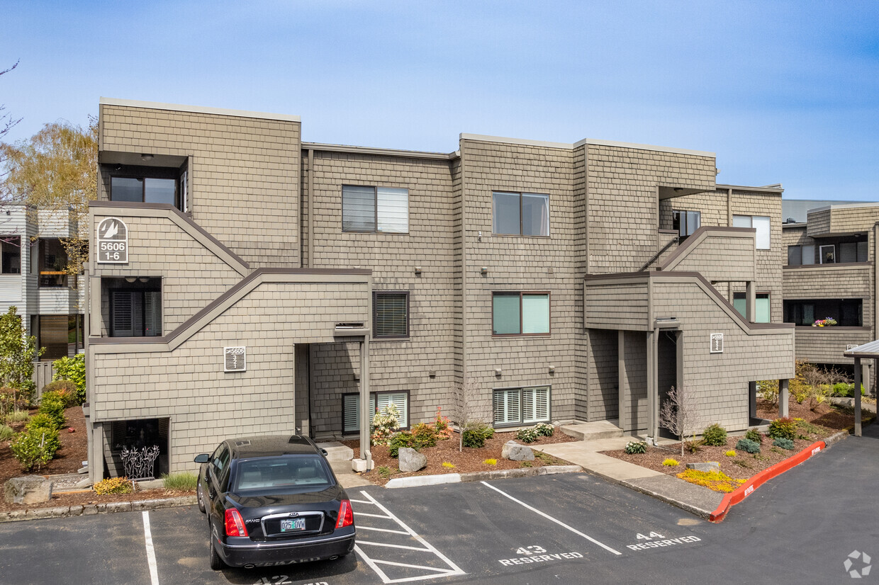 Primary Photo - Willamette Shores Condominiums