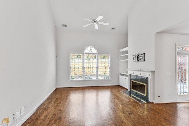 Building Photo - 1462 Valley Glen Way