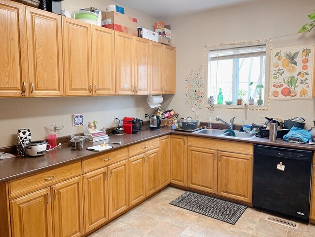 Building Photo - 313/315 Gladstone St