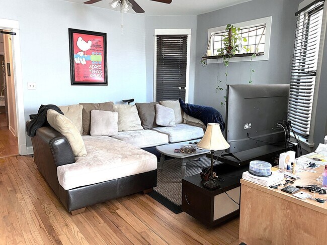 Foto del edificio - 3926 W Byron St