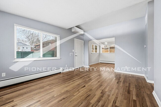 Building Photo - Charming Home with Washer/Dryer and Fenced Yard