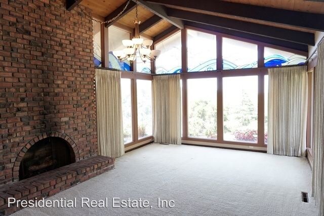 Building Photo - 21206 Sarahills Dr